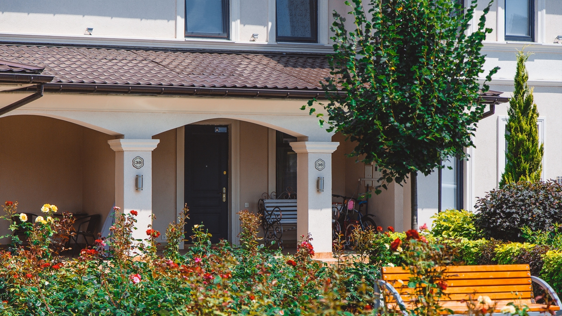 Убранство у входа