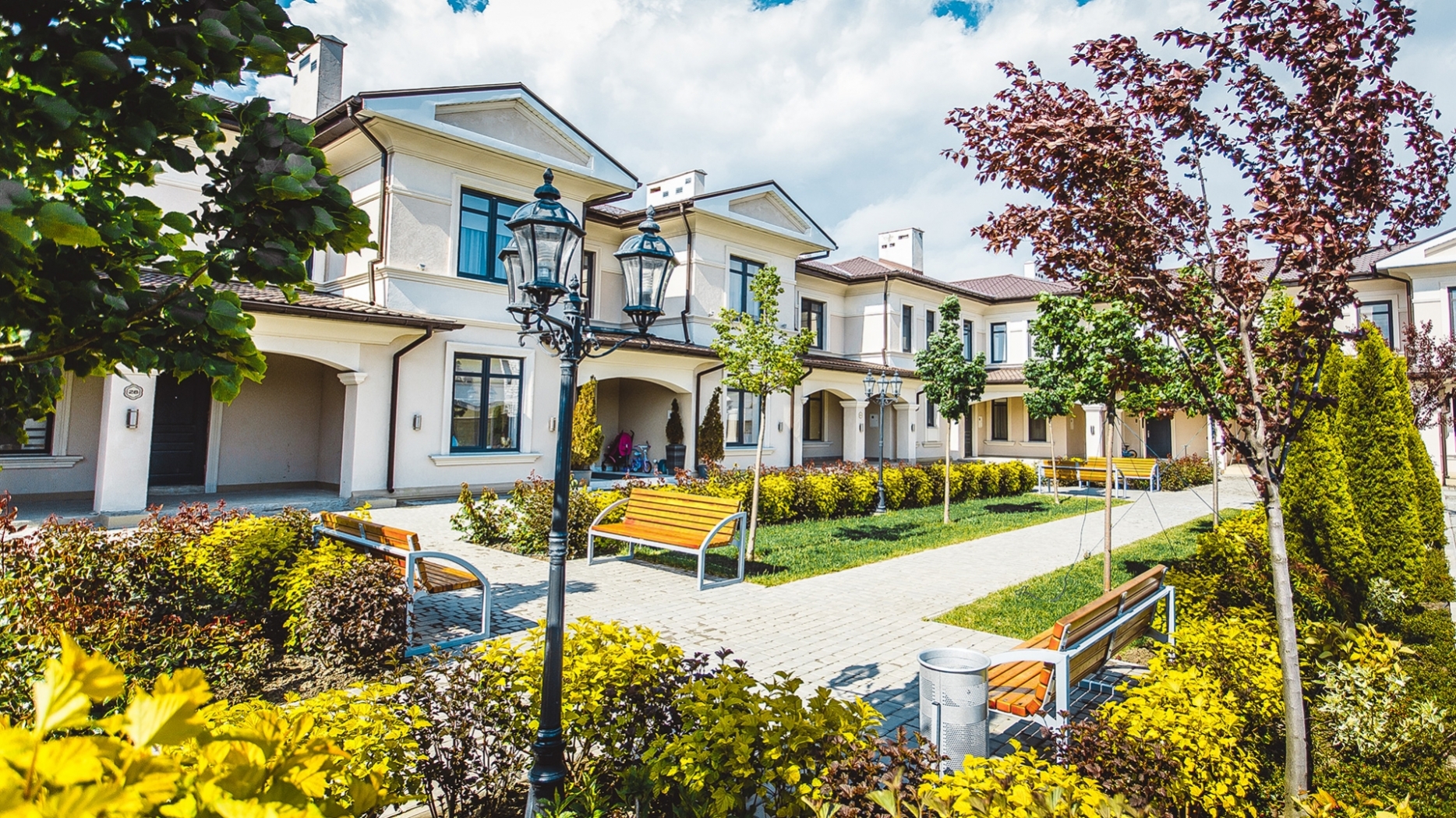 Солнечный двор