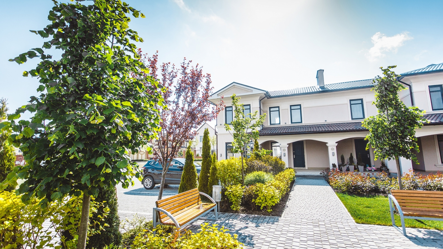 Сад во дворе