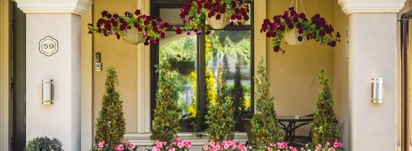 Убранство у входа