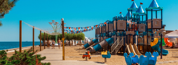 Игровые зоны для детей на побережье
