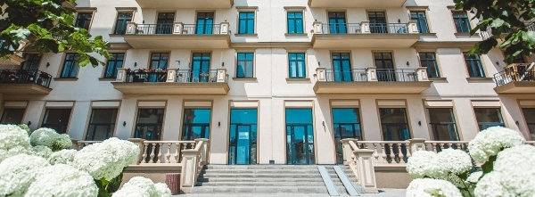 Цветочный сад перед домом