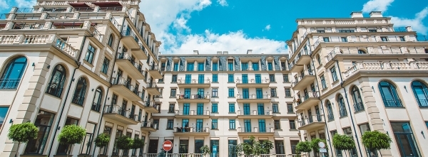 Фасад в солнечном свете