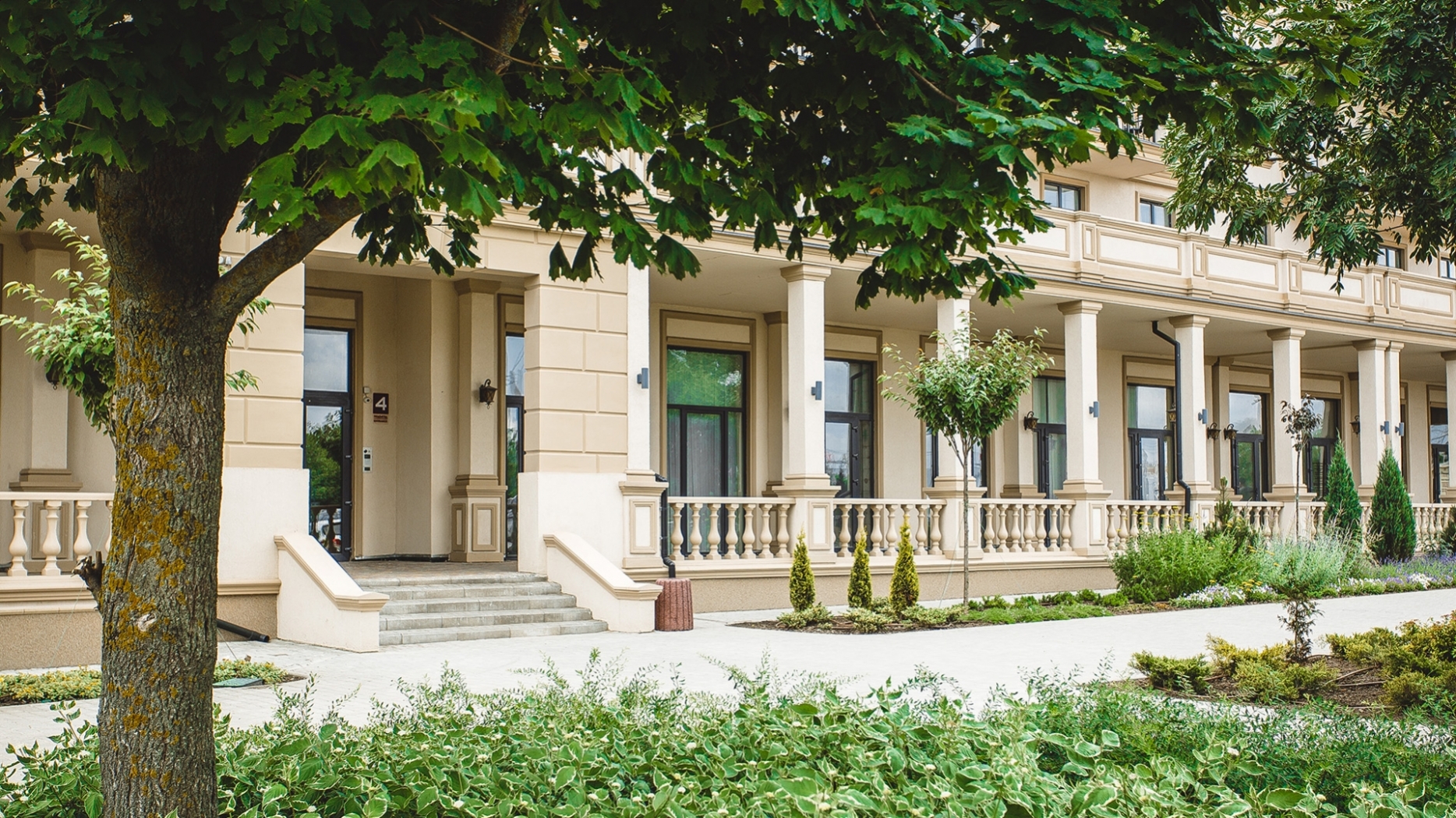 Галерея (вид с улицы)