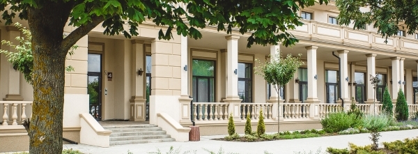 Галерея (вид с улицы)